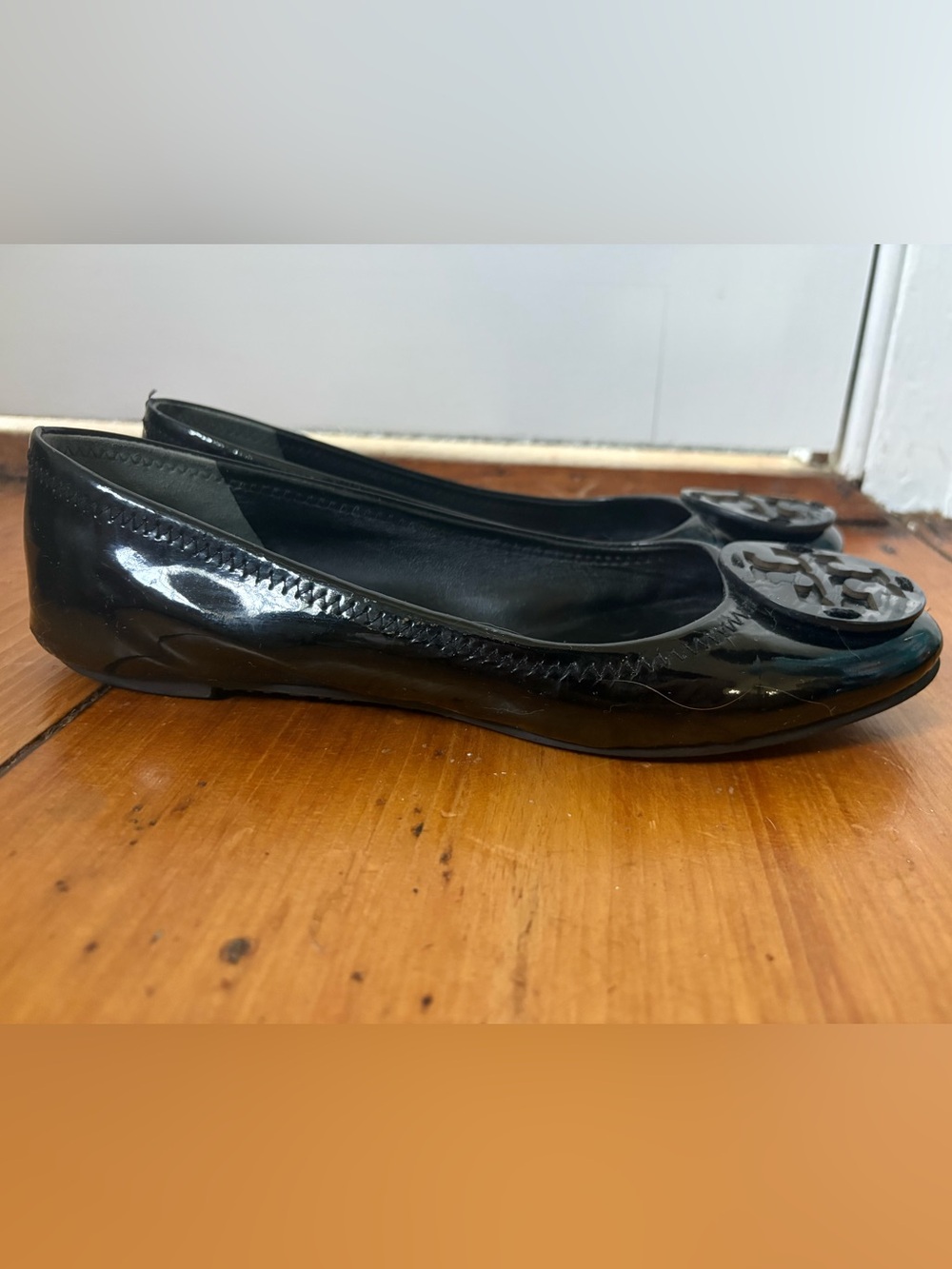 Tory Burch Reva Patent Leather Ballet Flats Black Logo, Size 9 - Classic Shiny - Picture 3 of 11